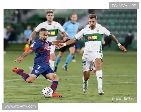 阿科-亚当斯梅开二度，帮助塞维利亚从两球落后劣势下客场逼平埃尔切